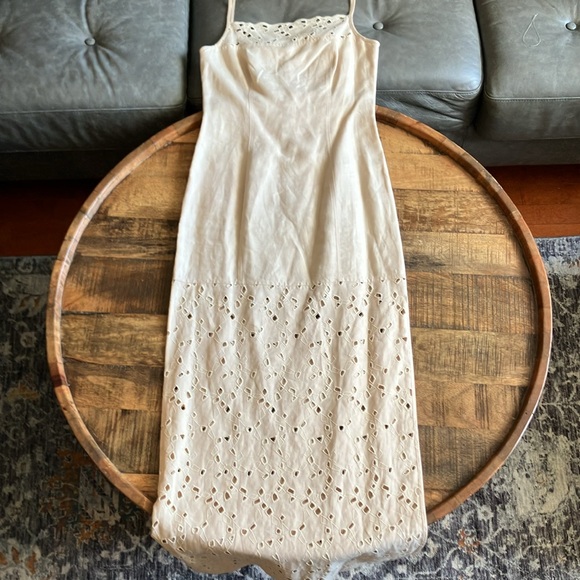 ESCADA Embroidered Linen Dress With Side Slit - Full Length - Made in Italy (34) - Picture 2 of 16